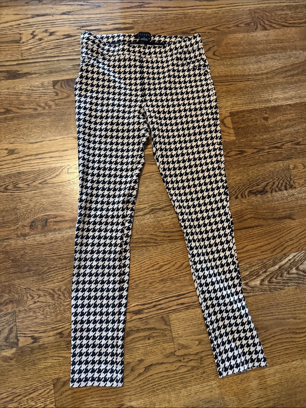 Sanctuary Black and Cream Houndstooth Leggings
